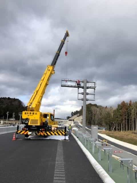 岐阜市の土木・建設工事・脱着式SP基礎 株式会社 AKメンテナンスの事業内容「高速道路標識」10