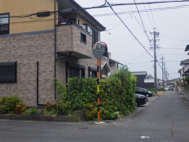 岐阜市の土木・建設工事・脱着式SP基礎 株式会社 AKメンテナンスの事業内容「カーブミラー設置」10