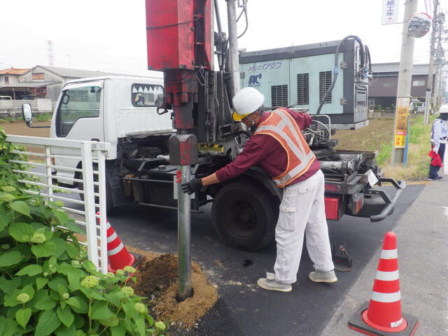 岐阜市の土木・建設工事・脱着式SP基礎 株式会社 AKメンテナンスの事業内容「カーブミラー設置」2