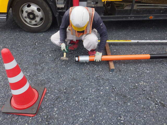 岐阜市の土木・建設工事・脱着式SP基礎 株式会社 AKメンテナンスの事業内容「カーブミラー設置」3