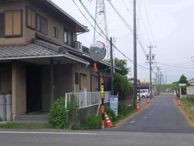 岐阜市の土木・建設工事・脱着式SP基礎 株式会社 AKメンテナンスの事業内容「カーブミラー設置」5