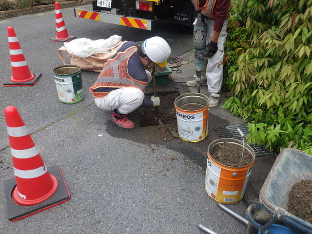 岐阜市の土木・建設工事・脱着式SP基礎 株式会社 AKメンテナンスの事業内容「カーブミラー設置」7