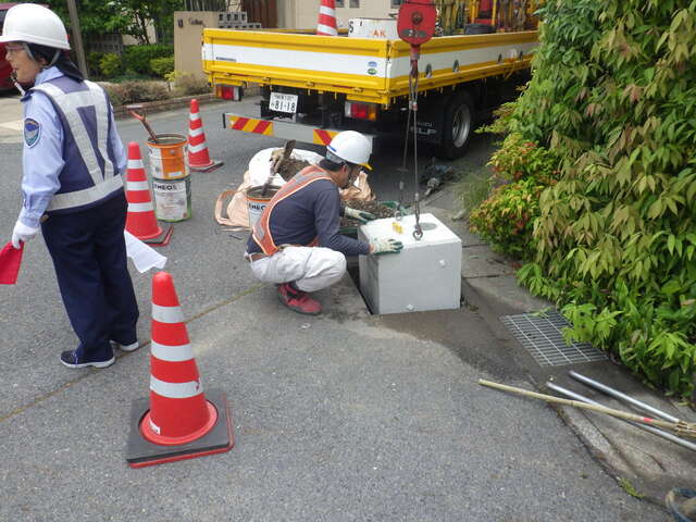 岐阜市の土木・建設工事・脱着式SP基礎 株式会社 AKメンテナンスの事業内容「カーブミラー設置」8