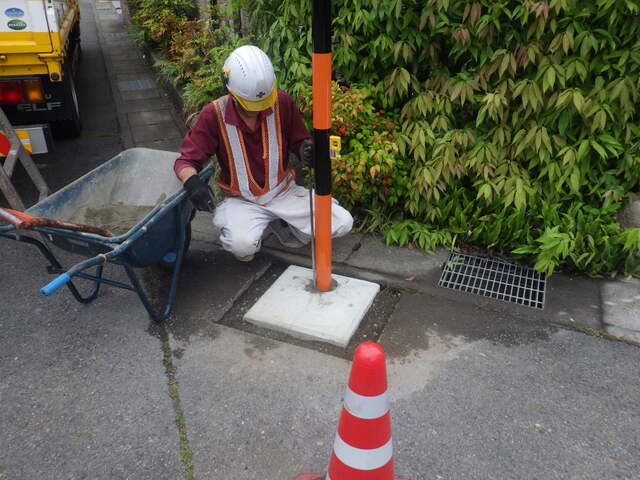 岐阜市の土木・建設工事・脱着式SP基礎 株式会社 AKメンテナンスの事業内容「カーブミラー設置」9