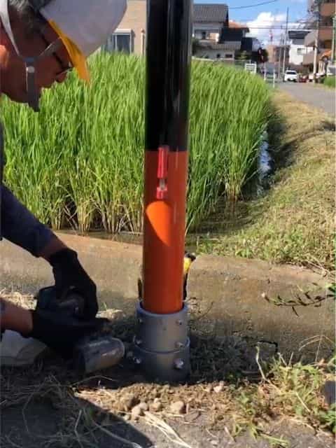 岐阜市の土木・建設工事・脱着式SP基礎 株式会社 AKメンテナンスの脱着式SP基礎の施工手順3「ボルトで固定」