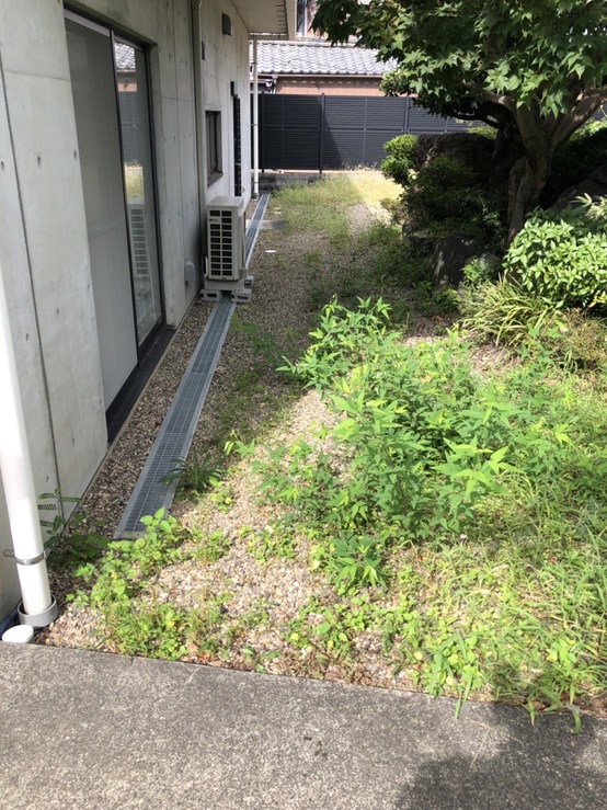 岐阜市の土木・建設工事・脱着式SP基礎 株式会社 AKメンテナンスの近況工事「お庭お手入れ、雑草駆除」
